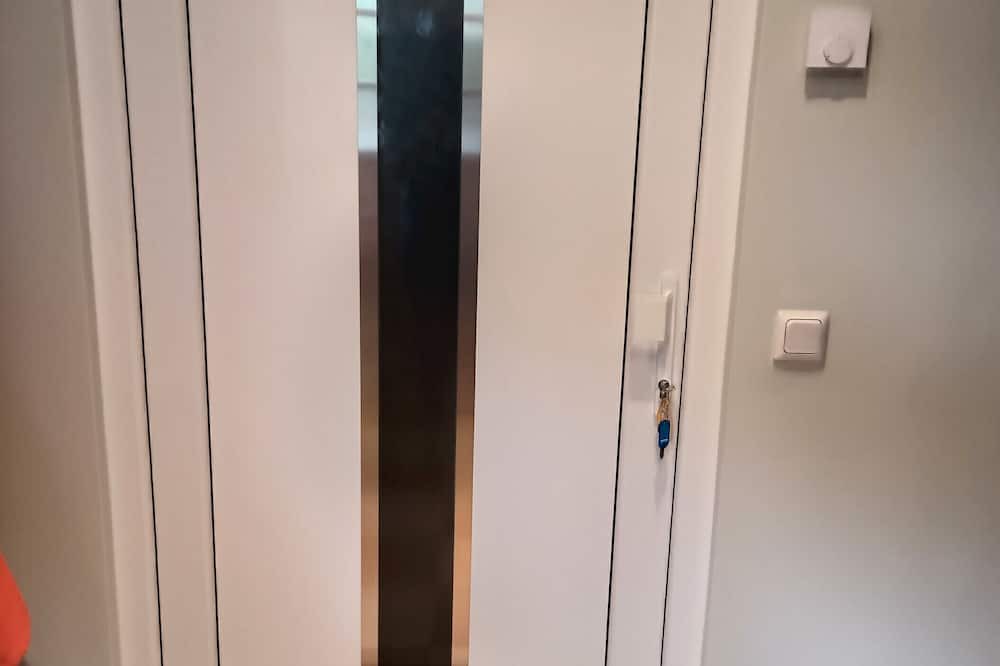 Mittenwalde Apartment | Apartment '2 Zimmer 69 Qm' with Shared Terrace, Shared Garden and Wi-Fi