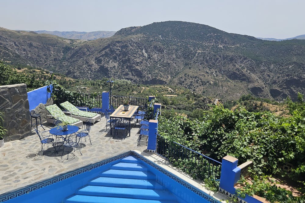 Pitres Apartment | Apartment 'Chaparra Pitres Apart Fondales' with Mountain Views, Shared Pool and Wi-Fi