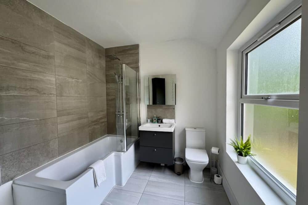 Moseley House | Comfortable family-friendly four bedroom house