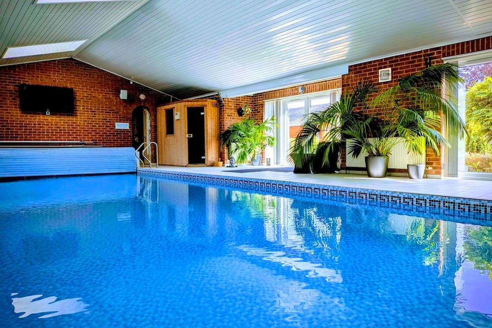 Goxhill Villa | Aberfall Villa Pool Hot Tub Saunas Gym Cinema Gdns