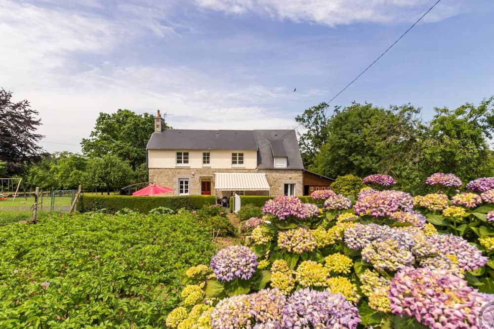 Villedieu-les-Poeles Cottage | Charming house with wifi and pets allowed in Villedieu-les-Poêles