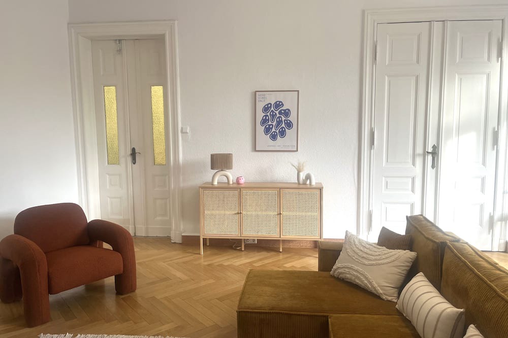 Frankfurt an der Oder Apartment | 170sqm - lots of space in a Wilhelminian style building with 2 free parking spaces