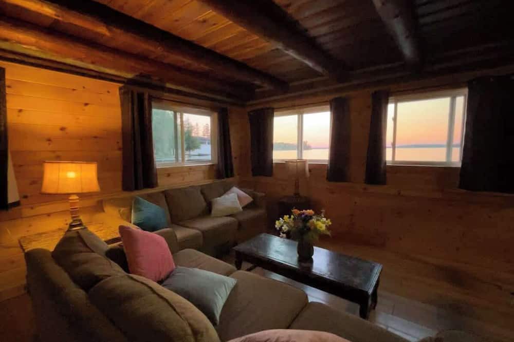 Rosedale House | 3-Bedroom Cottage #10 - Balsam Lake