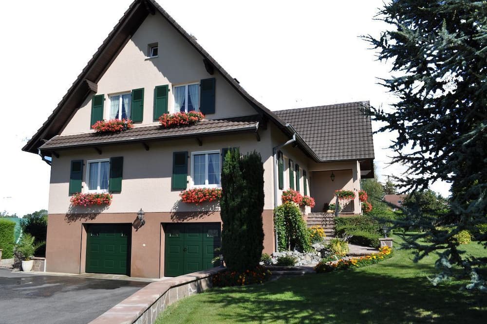Wolfersdorf Apartment | Quiet gite in a cul-de-sac, pets welcome by prior arrangement.