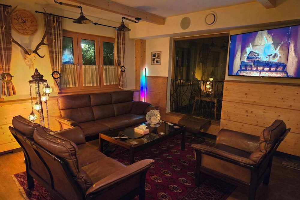 Aspangberg-Sankt Peter Ski Chalet | Cozy Mountain Chalet in Austrian Alps for Skiing & Events, ~1h to Vienna&Airport