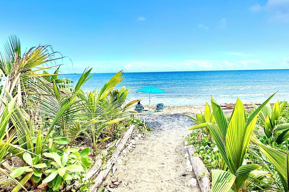 Maunabo House | Stay Local at Your Beachfront Casa in Paradise
