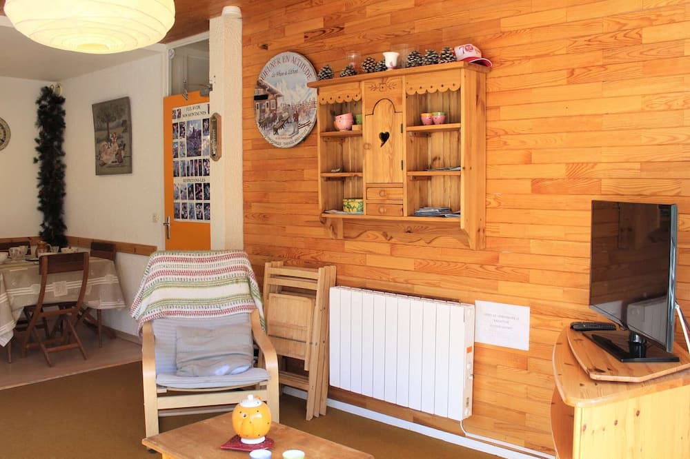 Les Claux Apartment | Charming 3-Room Apartment in Vars Les Claux, Near Slopes and Shops