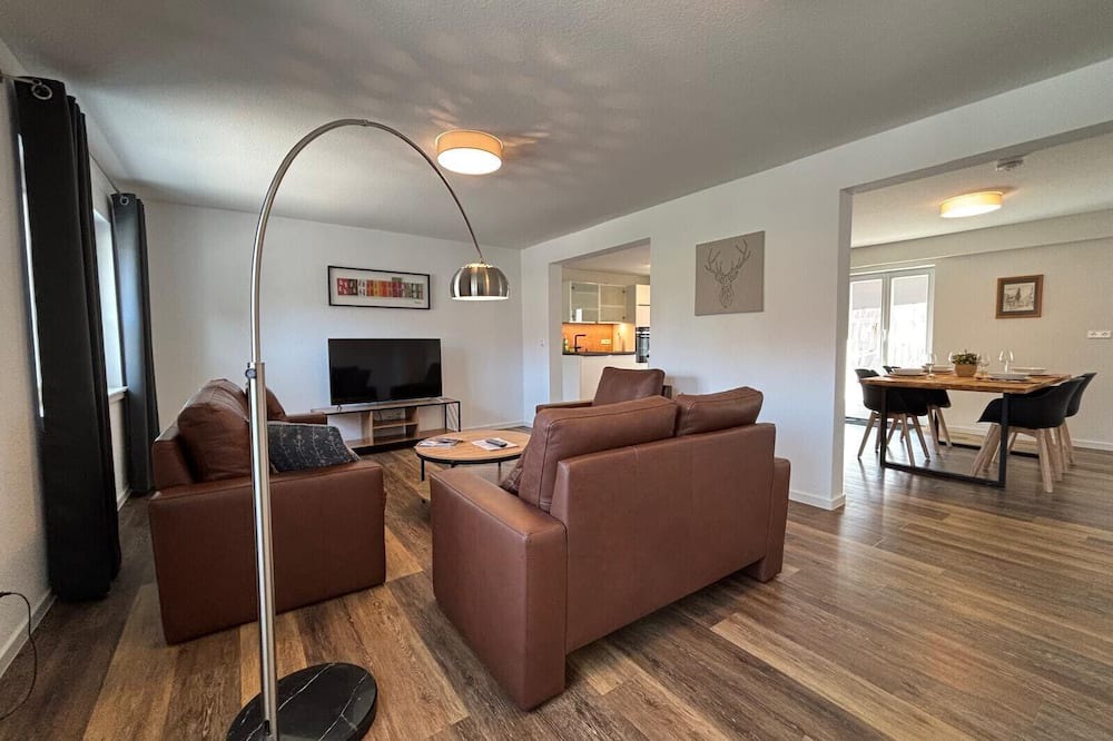 Oberderdingen Apartment | Aposto Apartments Am Marktplatz 13 with Private Terrace and Wi-Fi