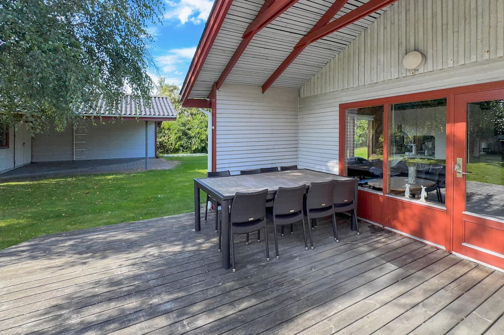 Skaven Strand House | Stunning home in Tarm with sauna