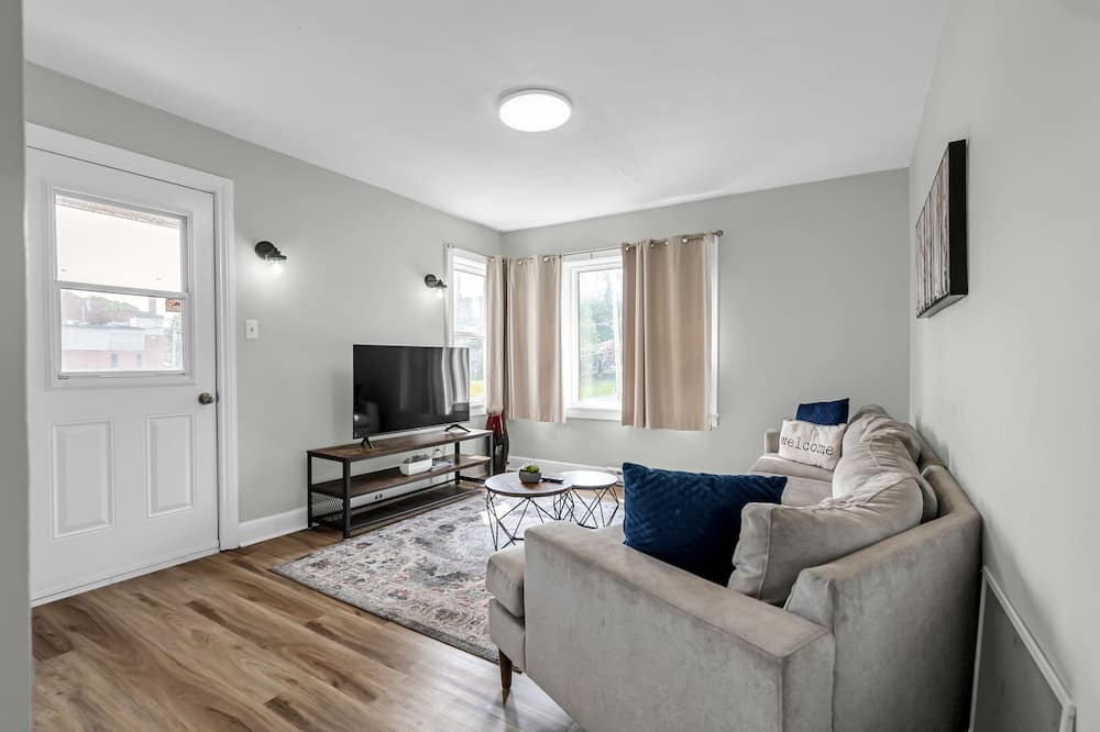 Cornwall Apartment | Bright 1-BR APT, Prime Location 5