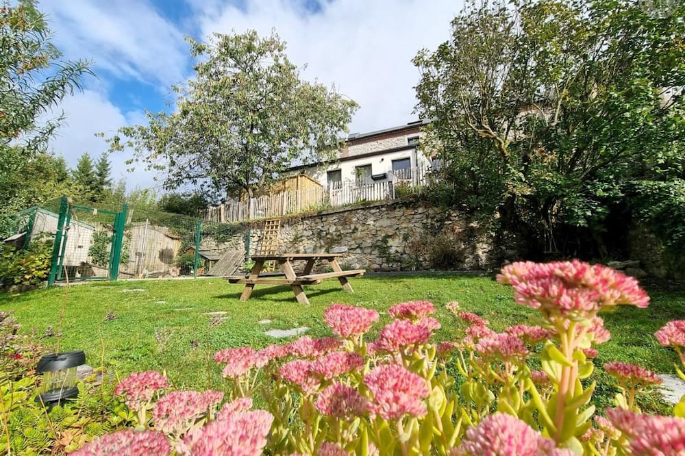 Bousignies-sur-Roc Cottage | Authentic cottage with garden and pets allowed