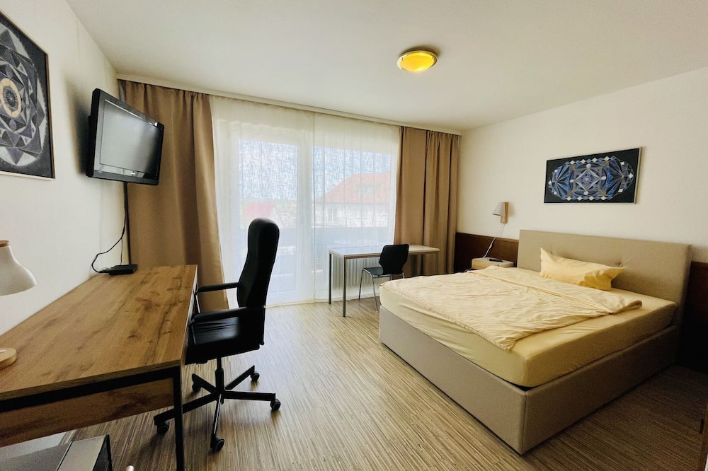 Leonberg Apartment | Studio with balcony for 2