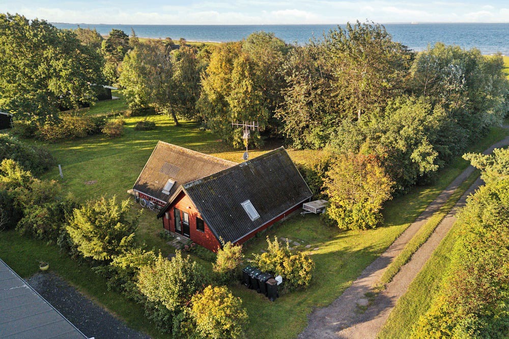 Sklskr House | Holiday home on idyllic Agersø by beach