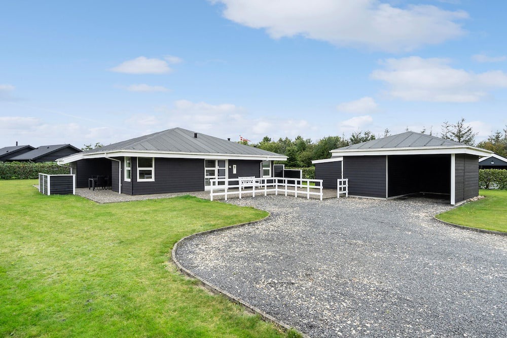 Skaven Strand House | Nice home in Tarm with sauna
