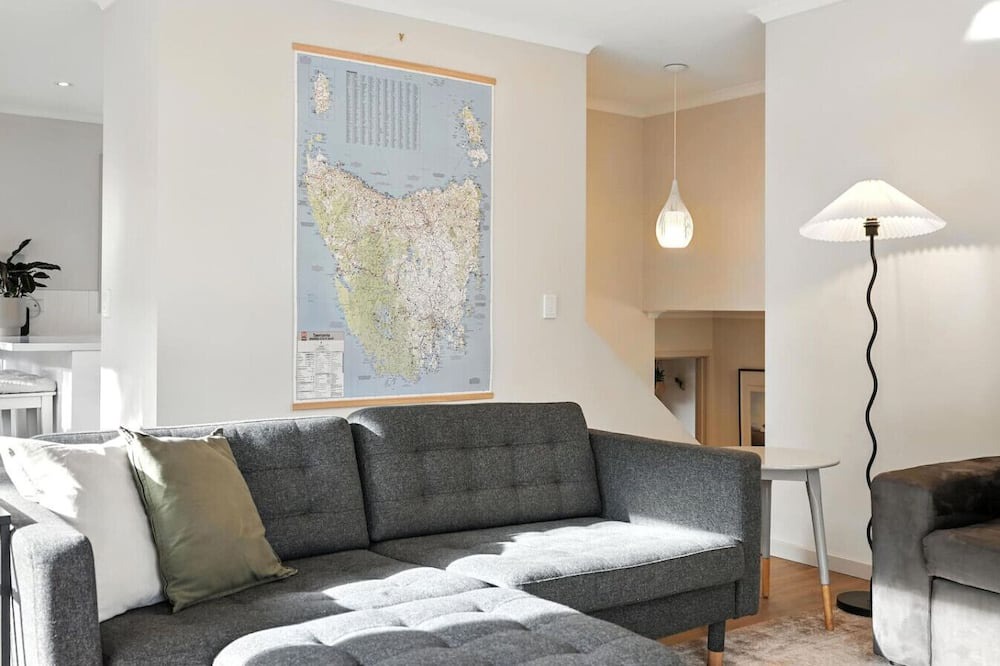 Geilston Bay Apartment | Tranquil Bush Outlook Near City