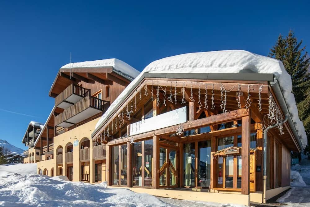 Doucy-Combelouviere Apartment | 200m from ski slopes, balcony, parking, tv, ski locker, 40m², Valmorel