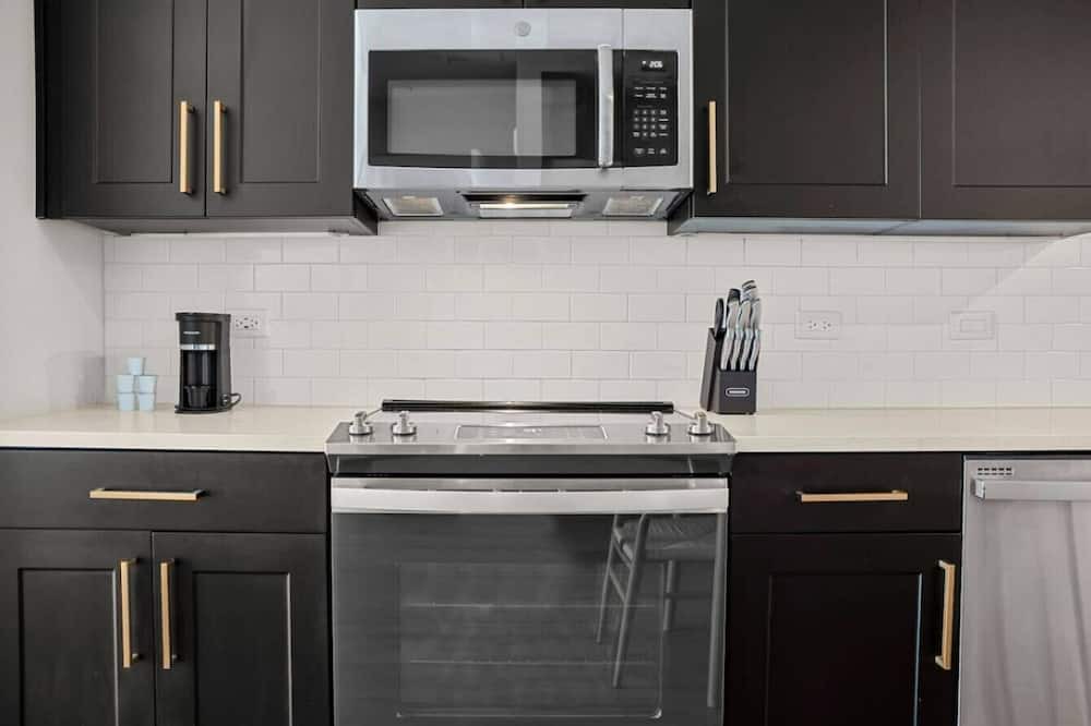 Tullamarine Apartment | Cozy 1BD – Walk to Whole Foods Midtown