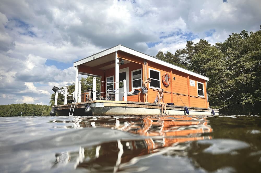 Koenigs Wusterhausen Boat Rental | Houseboat 'BunBo 1060' with Lake View