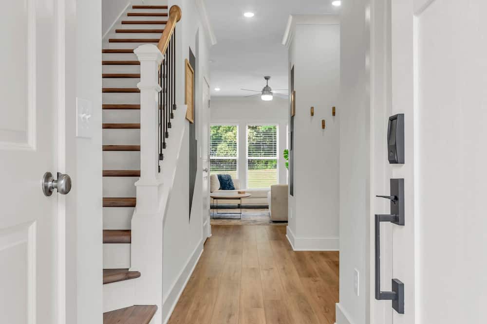 Spartanburg House | Luxury Stay 2 min to Downtown, King Beds BRAND NEW