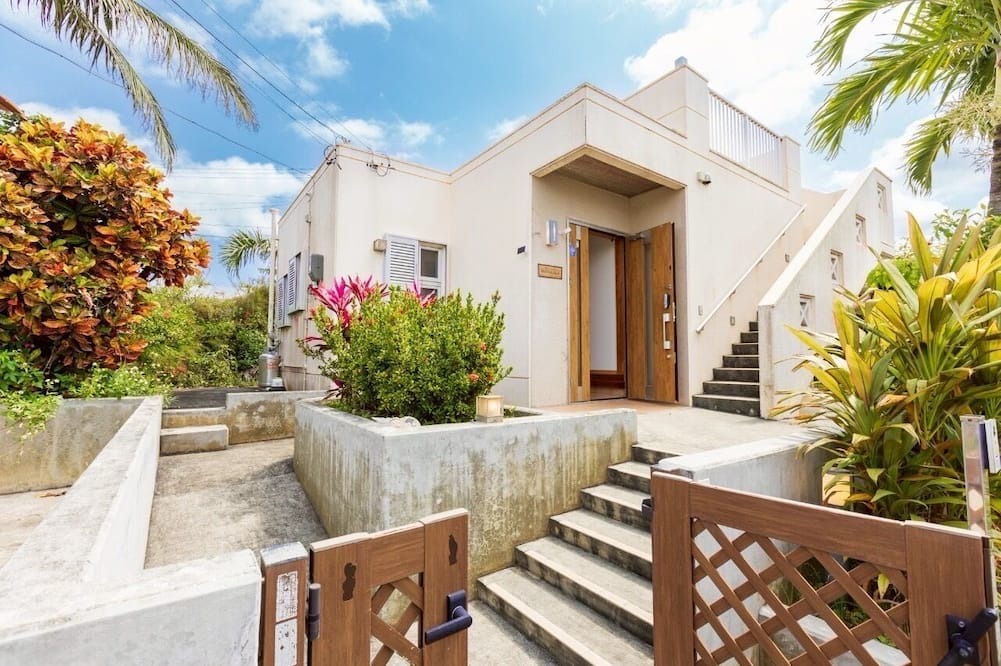 Miyakojima Villa | Exclusive view of the star-filled sky on the rooftop terrace. Walking distance from Imgarma Marine Garden (1.1km). Privileges: Free Miyako soba noodles, BBQ set rental, and star photography can be arranged. Unattended check-in support.