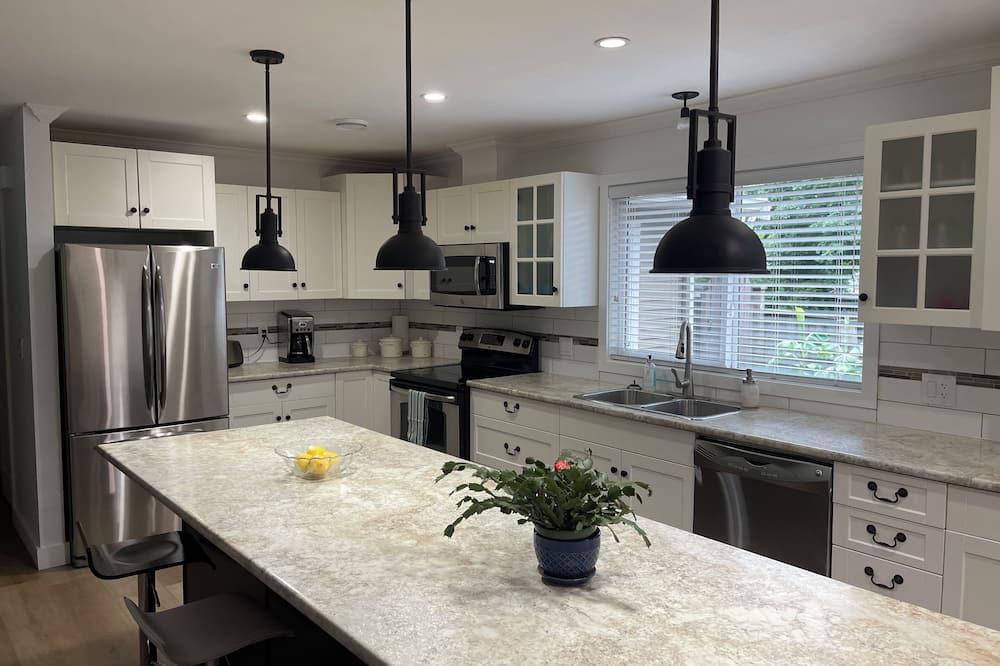 Aldergrove House | Comfortable house