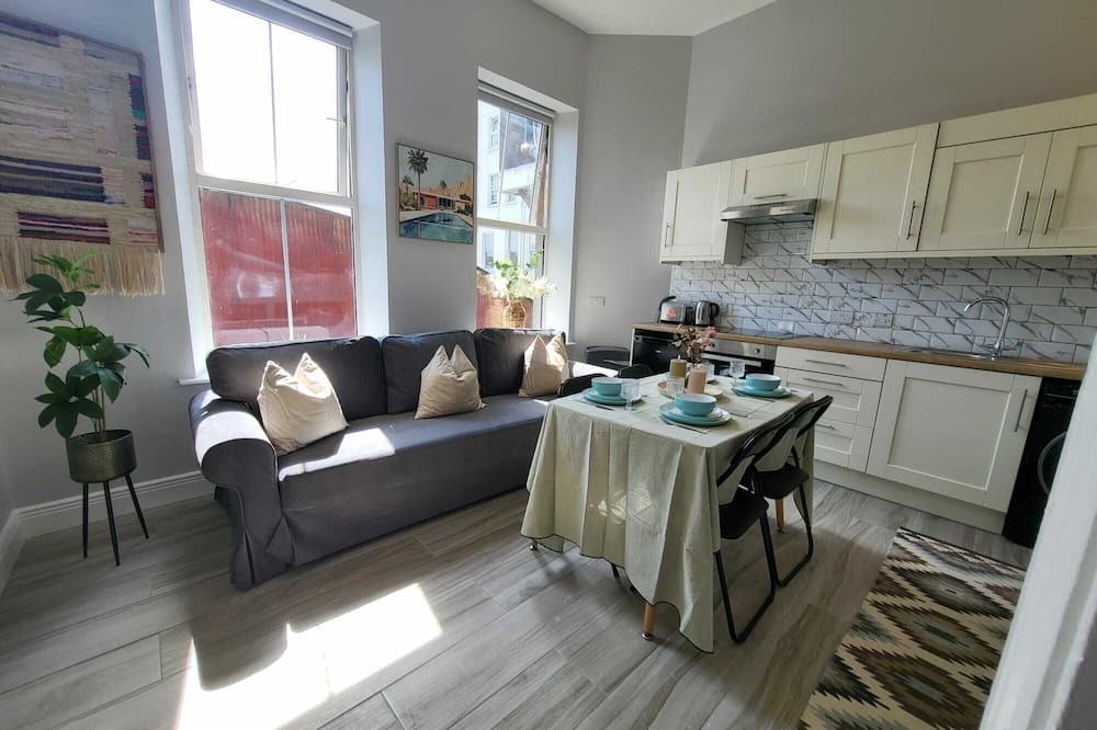 Victorian Quarter Apartment | Top Location - Newly Refurbed 2BD, Sleeps 6 W/Loft