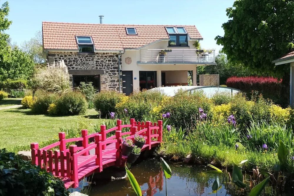 Manzat House | Gîte 'Des Taravelles' with private pool, private terrace, and Wi-Fi