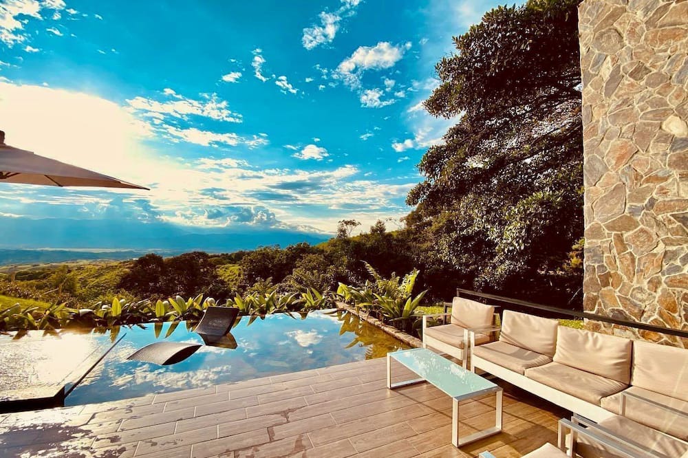 Pereira Cabin | Landscape Suite