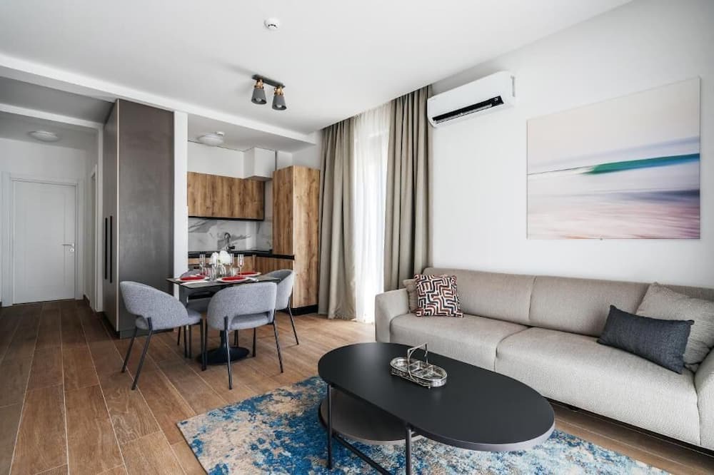 Risan Apartment | Delightful apartment with AC in charming Risan