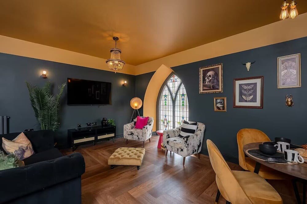 Barnard Castle Apartment | Luxe Chapel Apartment with Roll-Top Bath