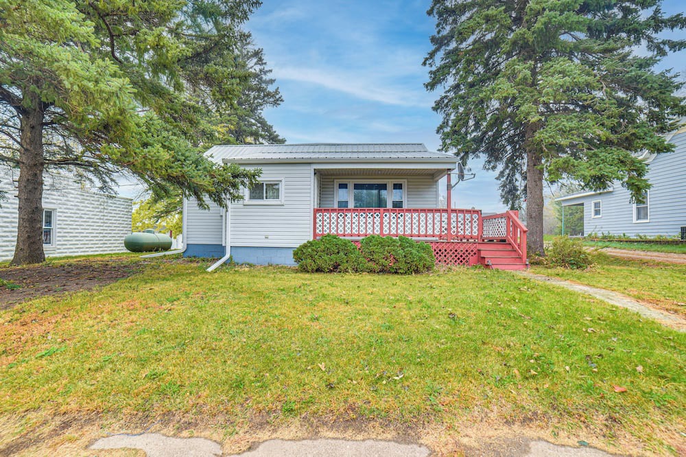 Gary House | Walk to Restaurant & Bar: Home w/Deck in Gary