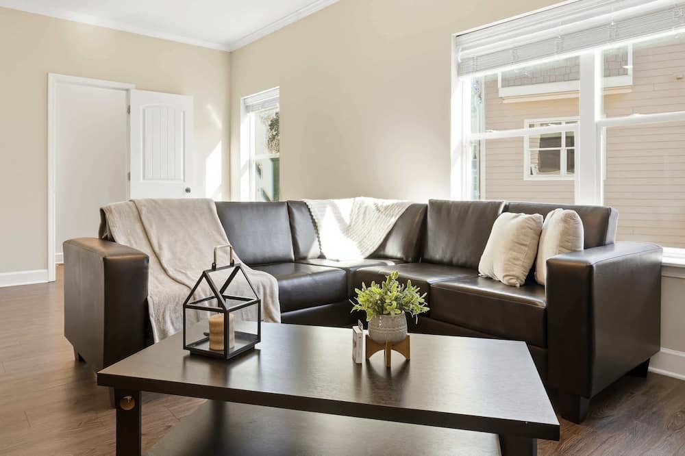 Central House | Spacious Haven | Hot Tub + 6-min to Garden Trails