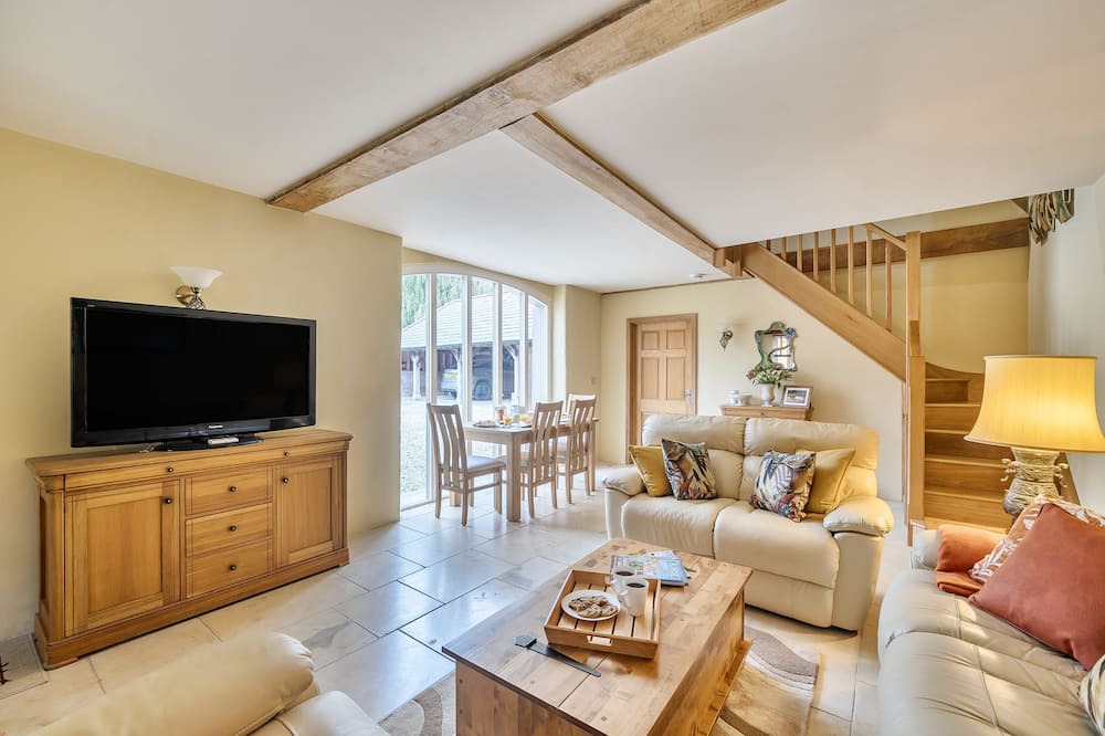 Dorchester Cottage | Coach House - sleeps 4 guests in 2 bedrooms