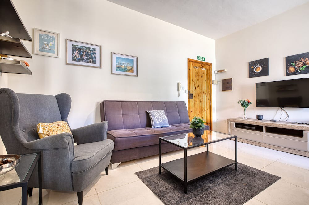 Ta' Giorni Apartment | Cosy 1-Bedroom with balcony in St. Julian’s AEBE1-1