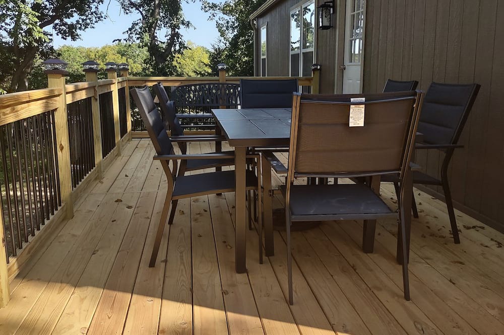 La Cygne Cabin | Enjoy our new cabin at Linn Valley Lakes Kansas. Gated community for safety.