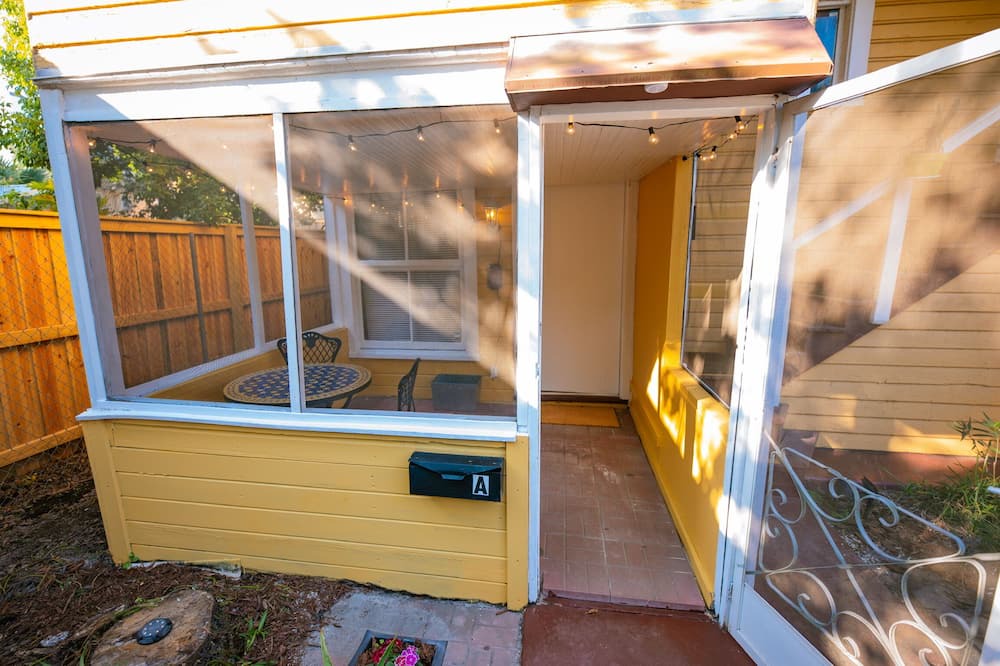 Lake Eola Heights Cottage | Charming DT Orlando cottage in brilliant location w/fast WiFi, AC, Pet Friendly