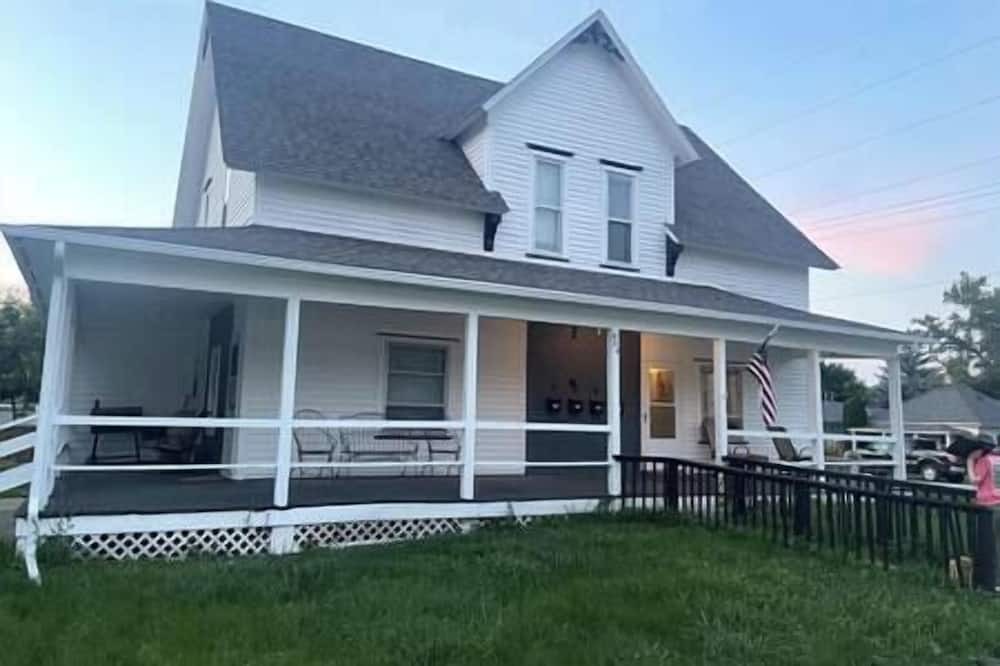 Sturgis Apartment | Newly Remodeled 1 BR, 3 Blocks to Sturgis Rally