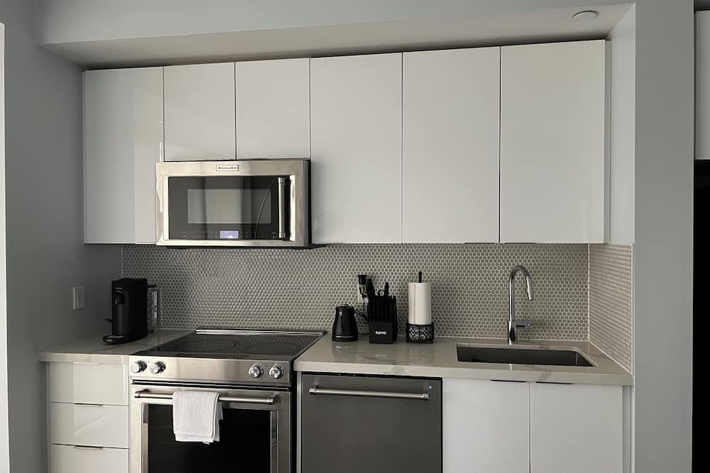 Humber Bay Shores Condo | Adastay Suites Lakeview
