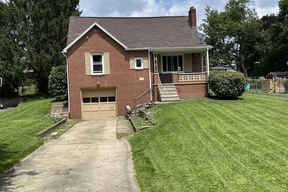 Westmont House | Whole home in quiet, safe neighborhood minutes from Johnstown