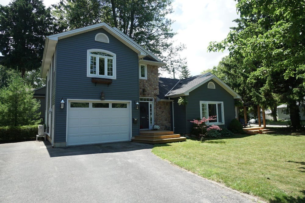 Brights Grove House | Fully Furnished Lakeside Living in Bright's Grove!