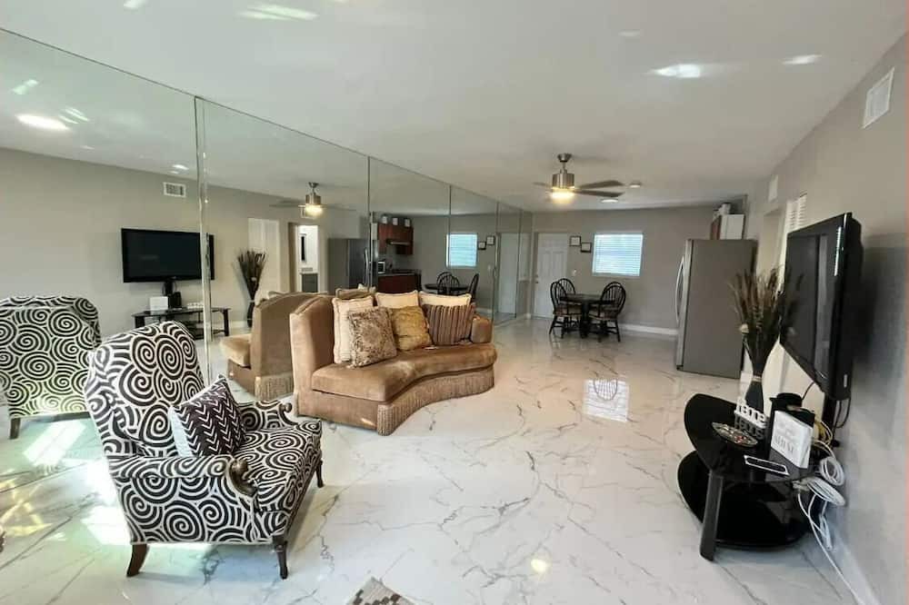 Bearss Plaza Apartment | #18 Tampa Stone king bed 2/1 unit 2301