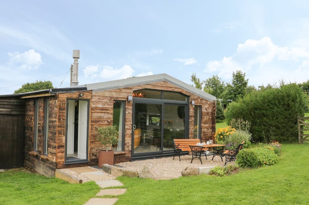 Okehampton Cottage | WINDY WILLOWS, pet friendly, with open fire in Okehampton