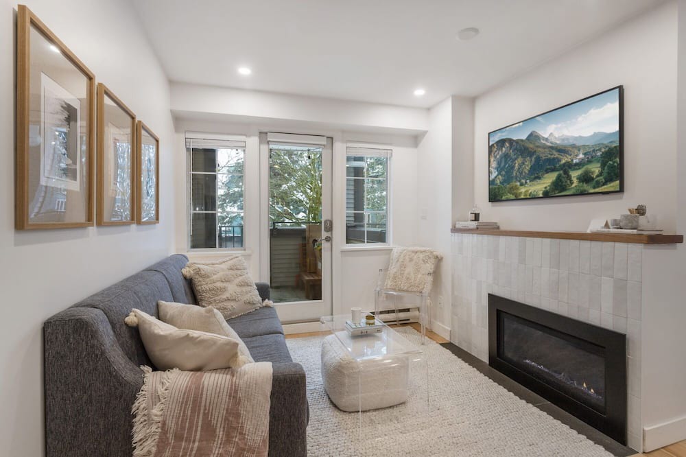 Grandview-Woodland Condo | D20 - Modern urban living