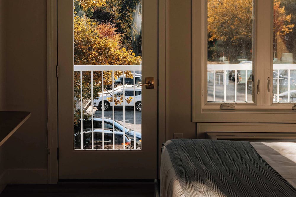 Elk Rapids Apartment | Junior Suite | 2 Queens | 1 King