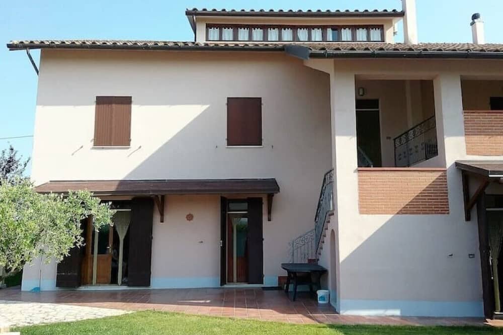 Barbara House | Ruhiges Ferienhaus mit Pool und Großem Garten