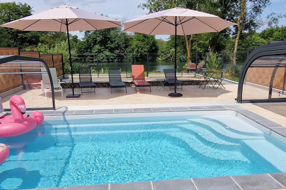 La Fleche Cottage | Riverside Retreat: Cozy 3BR Home, Near Zoo, Stunning Views, Free WiFi, Parking & More!