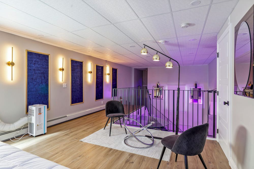 Tuxedo Park House | Calgary Finest Open Concept Loft near Downtown