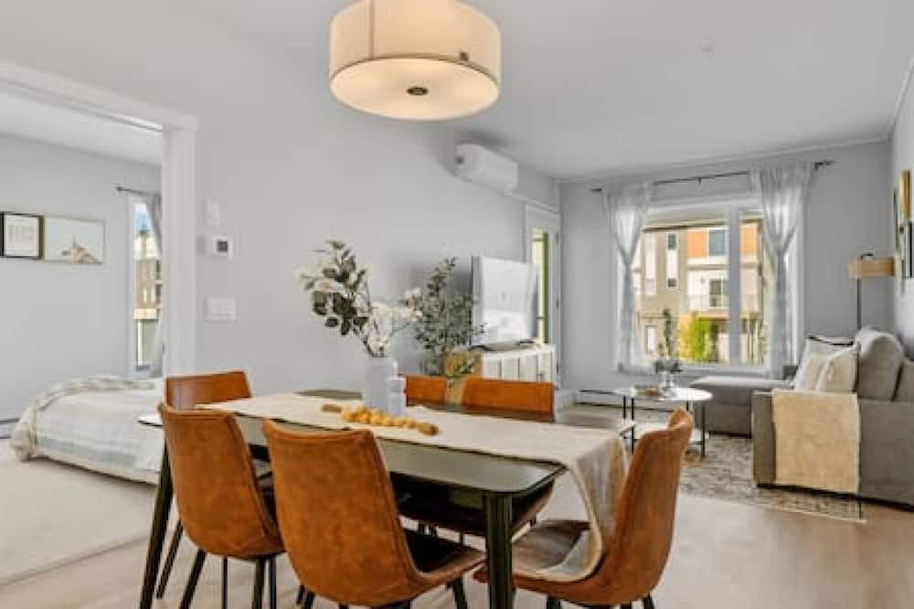 Southwest Calgary Apartment | Western Nest |Bright 3BR 2BA | Trails+Near HWY
