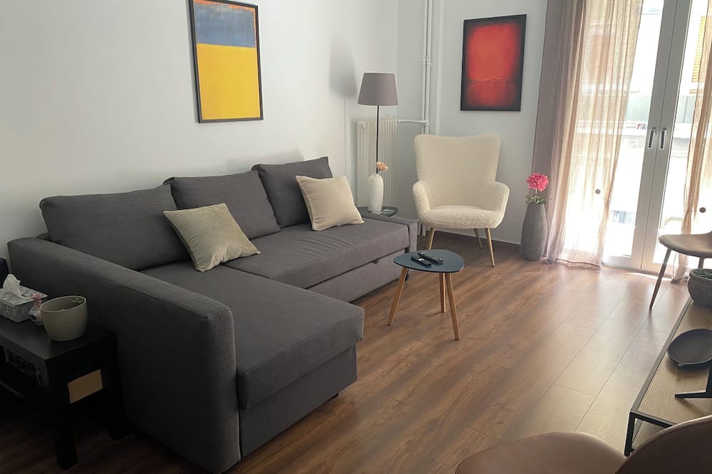 Ilisia Apartment | Cozy & Connected, Walk to Culture, Metro in Minutes
