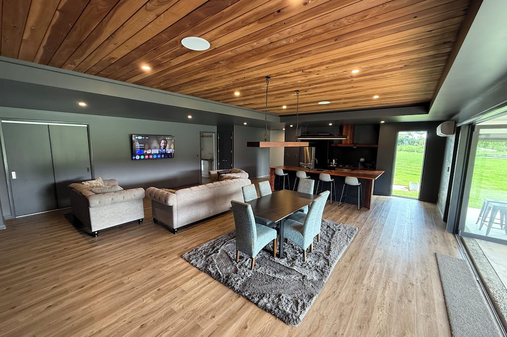 Whangarei House | Spacious Rural Two Bedroom still close to town